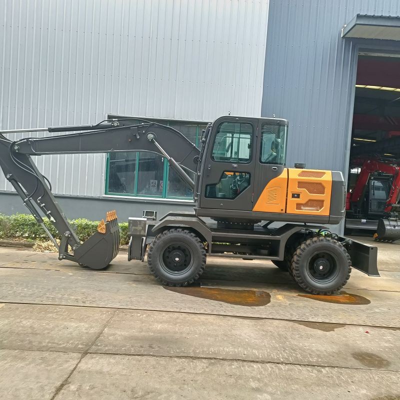 Four-wheel-drive Wheel Excavator Used in Construction Site manufacturers